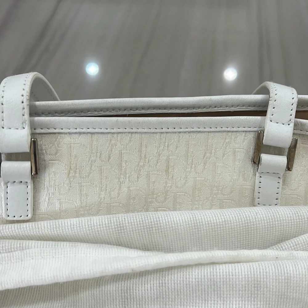 Beautiful Christian Dior tote trotter bag with authenticity card and dust bag - Picture 9 of 9
